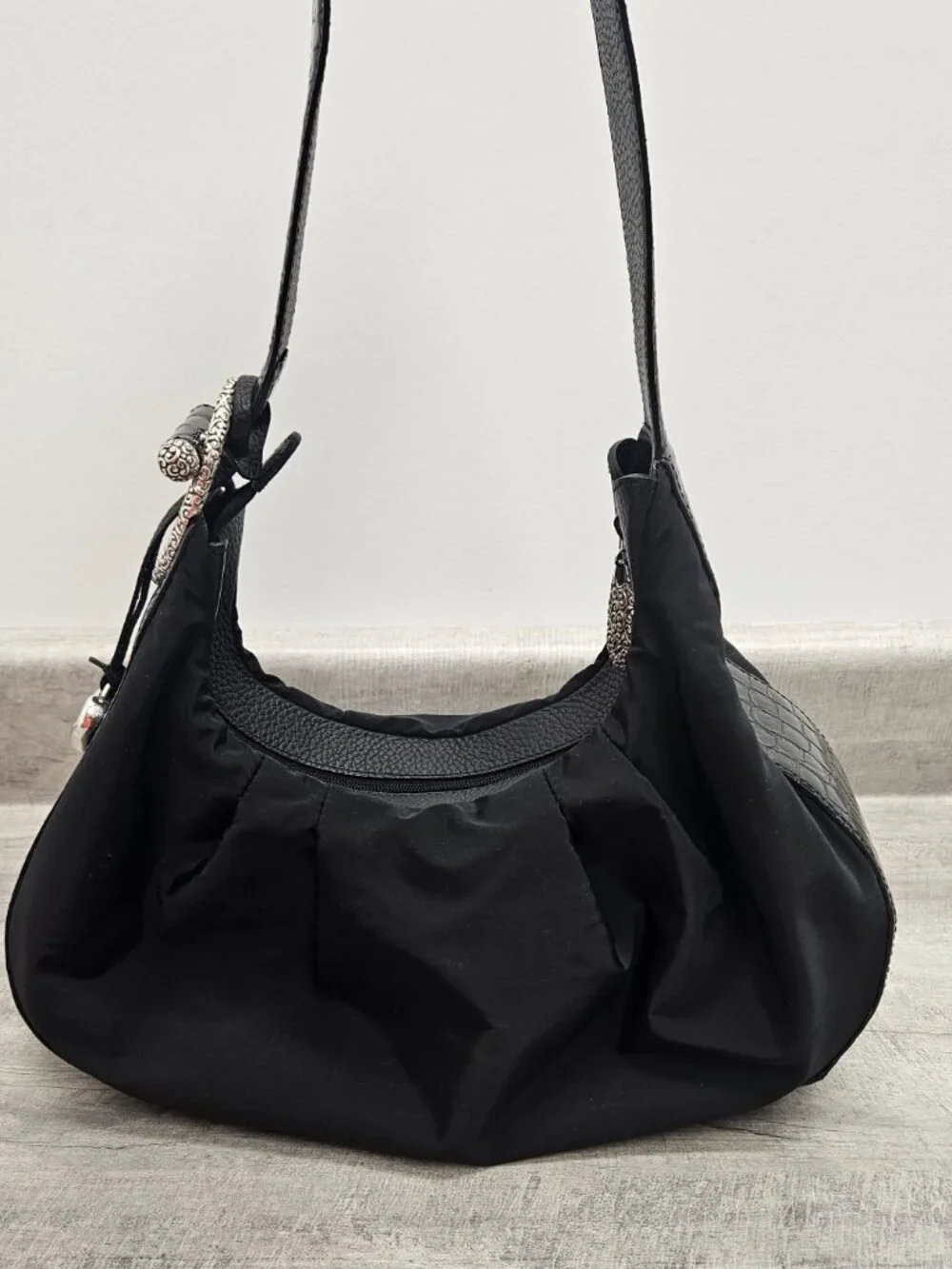 BRIGHTON HOBO PURSE BLACK MICROFIBER & CROC EMBOSSED PLEATHER SILVER HEART